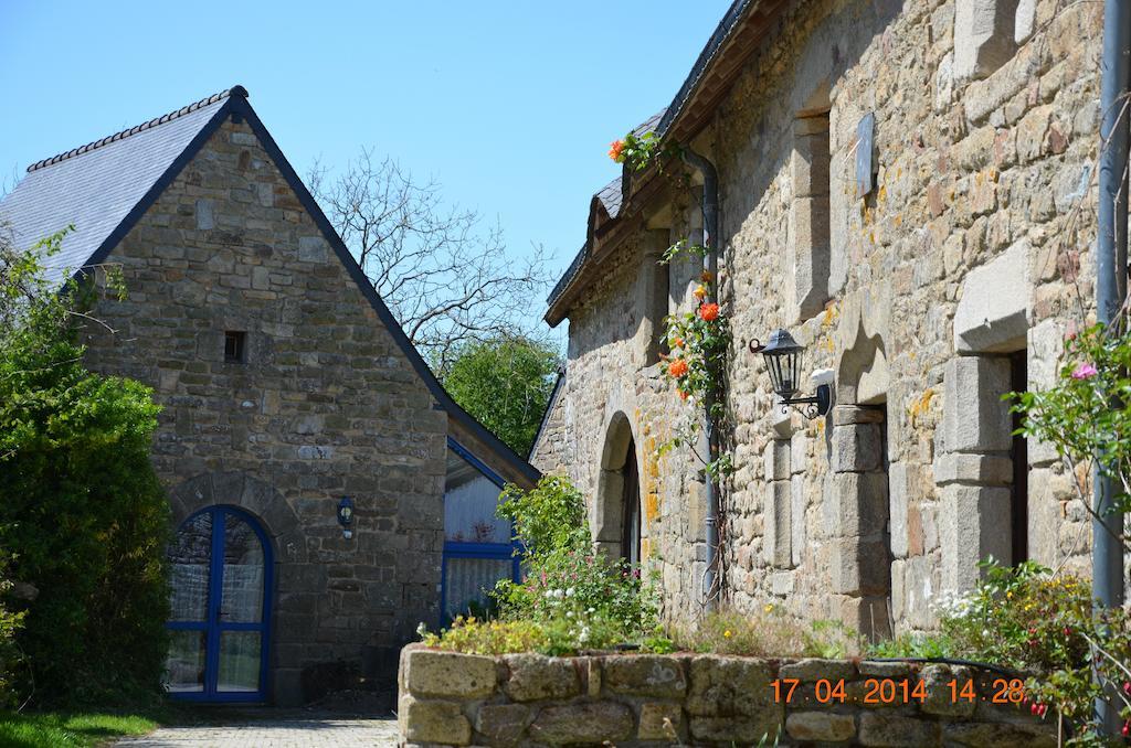 A La Ferme De Kervihern Locoal-Mendon Exterior photo